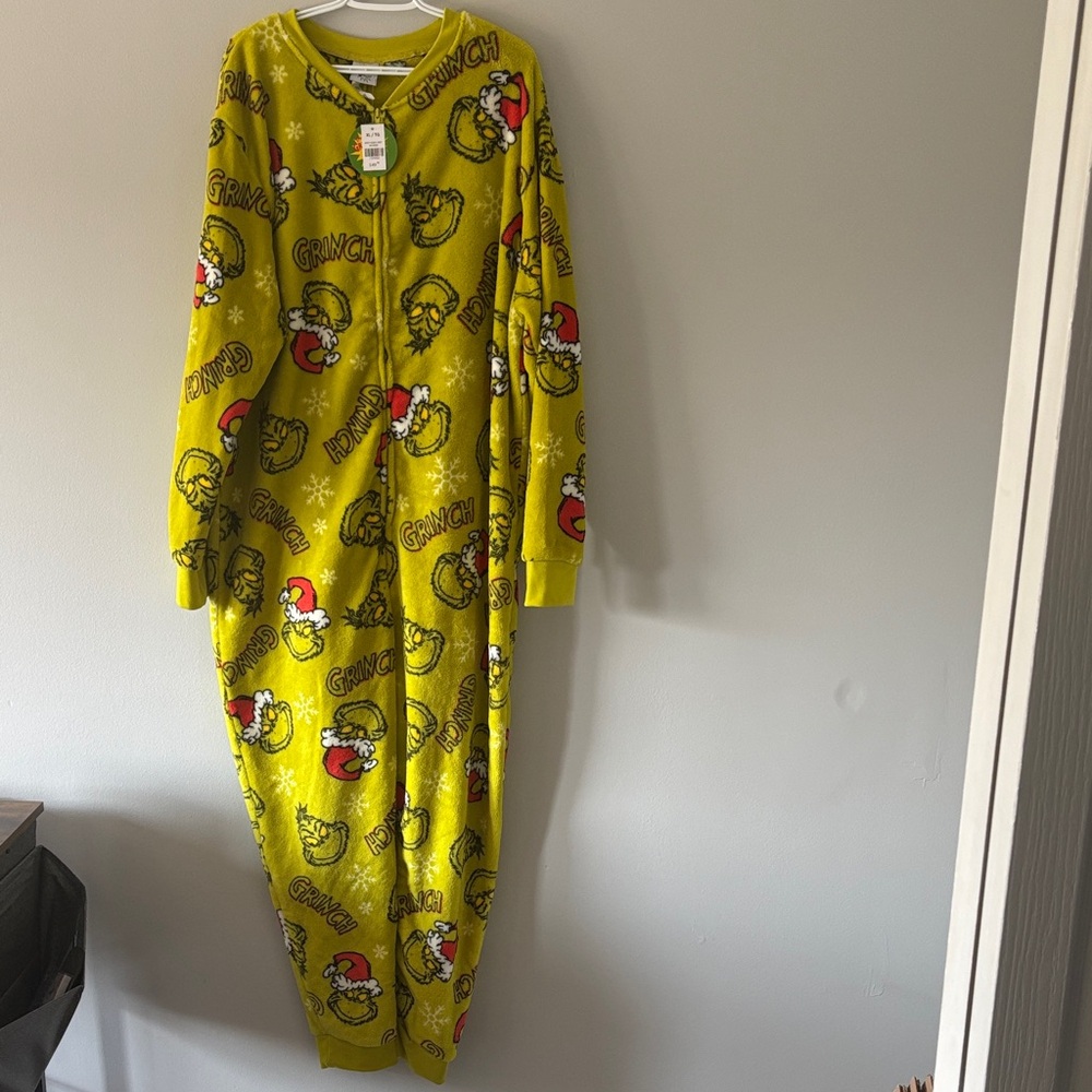 Dr. Seuss Grinch adult Pajama Set - Yellow and Red